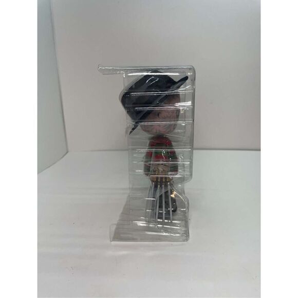 A Nightmare On Elm Street Freddy Krueger- Mez-Itz - Designer Vinyl Figure w/ Hat - Picture 2 of 6
